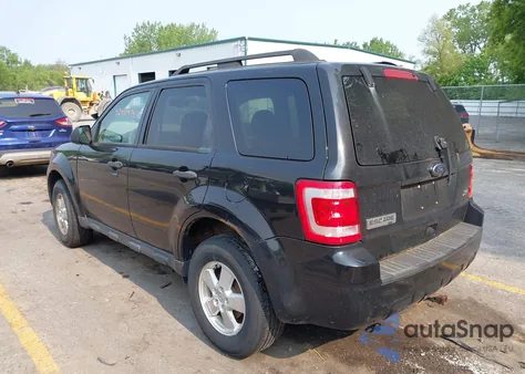 2011 Ford Escape Xlt z USA, uszkodzony, nr VIN 1FMCU9DG4BKA64865